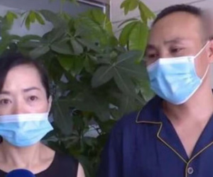 Bố mẹ hiến thận cứu hai con song sinh