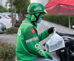Yêu cầu Grab Việt Nam giải trình về việc thu phụ phí nắng nóng