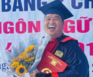 Hoàng Mập gây bất ngờ khi nhận bằng tốt nghiệp Đại học ngành ngôn ngữ Anh ở tuổi 51: ''Tôi học để làm gương cho con cái''