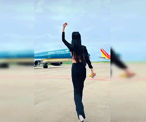 Đăng clip múa may khi máy bay đang di chuyển lên tiktok, 'idol trẻ' khiến cả ca trực đối mặt với nguy cơ mất việc