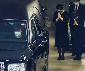 Nước mắt phu nhân Abe Akie trước tang lễ chồng, cố Thủ tướng Abe Shinzo