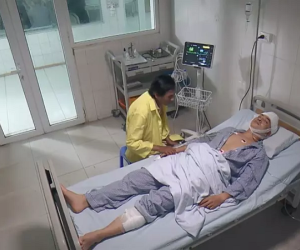Lối nhỏ vào đời tập 23: Phong hôn mê, ông Thành quyết bán nhà cứu con, Thảo bị Dũng bắt gặp gian díu với nhân tình