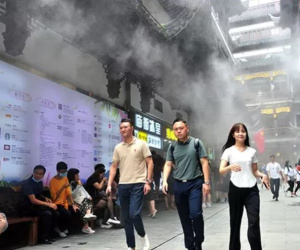 Nắng nóng tan chảy mái nhà, hàng chục thành phố Trung Quốc báo động khẩn