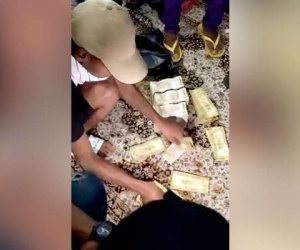 Sơ tán khỏi dinh thự bị người biểu tình tràn vào, tổng thống Sri Lanka bỏ lại hàng chục xấp tiền mặt