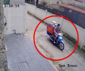 Shipper bị 'nhảy' mất xe máy cùng hàng hóa khi đang giao hàng