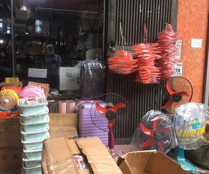 Quạt điện siêu rẻ: Hàng Tàu 200 nghìn/chiếc, dùng chán thì bỏ