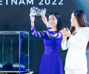Vương miện Miss World Vietnam 2022 có xuất sắc hơn phiên bản tiền nhiệm?