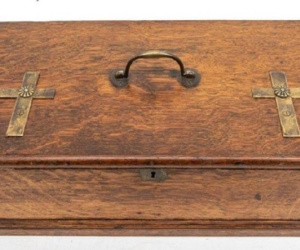 Bí ẩn 'bộ dụng cụ diệt ma cà rồng' vừa được bán với giá gần 16.000 USD