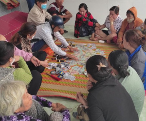 14 phụ nữ đánh bạc trong khu nhà mồ