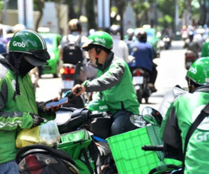 Grab, Be và Gojek đang thu những loại phụ phí gì?