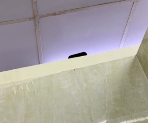 Sinh viên bị quay lén trong nhà vệ sinh, chuyên viên xử lý trình báo 'chưa hợp lý'