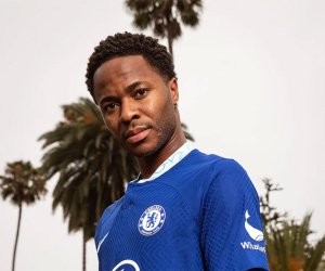 Sterling trở thành tân binh đầu tiên của Chelsea triều đại Boehly