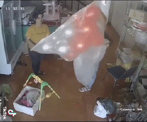 Thanh niên suýt 'hóa Bao Công' vì món quà tặng bạn gái thường được ưa chuộng
