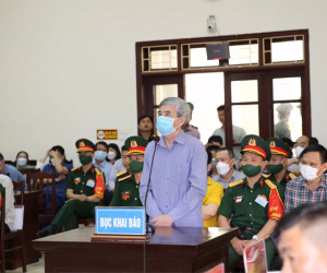 Loạt cựu tướng tá tha hóa 'mở đường' cho trùm buôn lậu xăng
