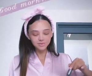 Giật mình mặt mộc của vợ Bùi Tiến Dũng khi mang bầu