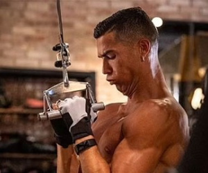 Hết chỗ dung thân, Ronaldo lao vào tập luyện để trở lại MU