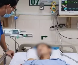 Nuốt mảnh thủy tinh biểu diễn, thanh niên bị rách dạ dày, máu chảy thành vòi