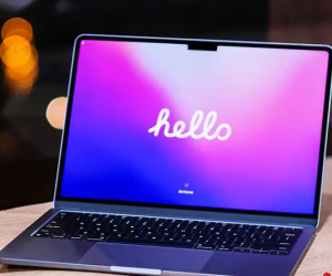 Cận cảnh chiếc MacBook Air M2 đầu tiên lộ diện tại Việt Nam