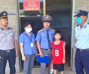 Bé trai 10 tuổi đang ngủ ở nhà, tỉnh giấc đã trên... tàu hỏa