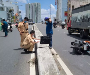 Chạy xe với tốc độ 'bàn thờ', người đàn ông đâm vào dải phân cách tử vong thương tâm
