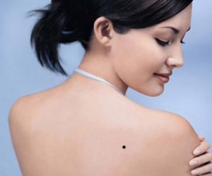 Những nốt ruồi trên cơ thể phụ nữ báo hiệu một cuộc đời luôn vất vả vì người khác