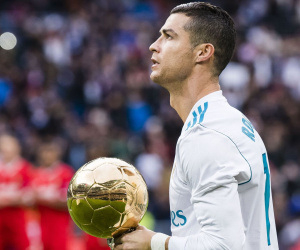 Ronaldo vĩ đại nhất mọi thời đại, bỏ xa Messi, Pele