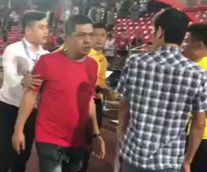 Sốc: Trọng tài FIFA bị CĐV Hải Phòng dọa đánh, nhổ nước bọt vào mặt