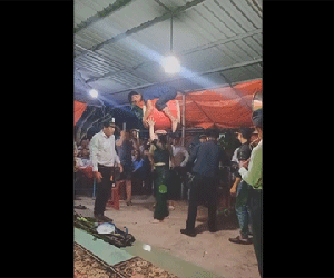 'Choáng' với cô gái Vĩnh Long 'khỏe như Hercules' khi dùng đầu đội người đàn ông 75kg trên chiếc trống