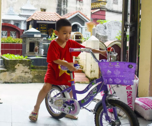 Những khu dân cư 'bủa vây' nghĩa trang, mở cửa là thấy mộ