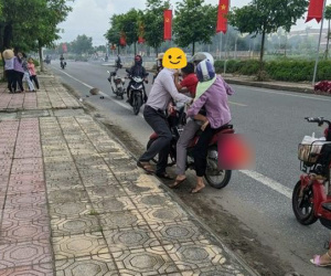 Cậu bé gào khóc, vùng vằng muốn thoát khỏi vòng tay bố ruột để về với mẹ và chị gái sau phiên tòa ly hôn khiến đôi bên nội ngoại suýt đánh nhau