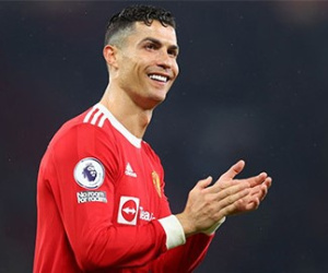 Bayern bất ngờ đổi thái độ với Ronaldo