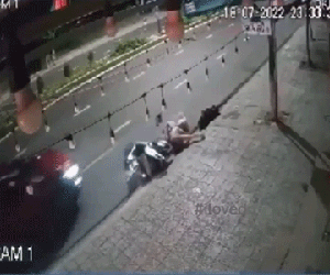 Vụ tông xe vào vợ cũ và tình địch, rùng mình khi xem lại cảnh chồng 'chèn qua chèn lại' hai nạn nhân dù đã bất tỉnh