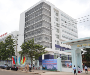 Một bệnh nhân rơi từ lầu 7 Bệnh viện đa khoa Bình Phước tử vong