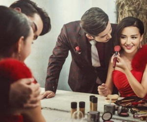 Giám đốc chết lặng vì biết mình chính là 'cầu nối' để cô vợ xinh đi ngoại tình