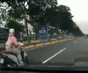 'Cô gái chạy xe máy tạt đầu ôtô trên đường Phạm Văn Đồng' là ai?