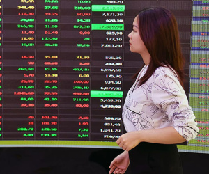 Ôm hàng trăm tỷ cổ phiếu, hàng nóng mất giá, cả loạt ông lớn chứng khoán lỗ nặng
