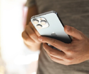 Vì sao iPhone phải cập nhật iOS 15.6 ngay lập tức?