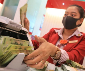 Lãi suất tăng, người dân “chăm” gửi tiền vào ngân hàng hơn