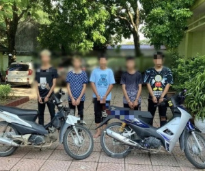 Người phụ nữ bị nhóm thanh, thiếu niên chặn đường cướp tiền và...son môi