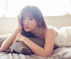 Hari Won giữa tin đồn 'hết hợp đồng, sắp ly hôn' với Trấn Thành: Thường xuyên đăng ảnh tâm trạng, hết than tủi thân lại tiết lộ đang cô đơn