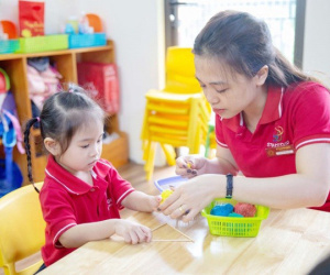 Yêu 6 năm vẫn bị gia đình ngăn cấm chỉ vì bạn gái làm cô nuôi dạy trẻ, dân tình: 'Phải biết cảm ơn!'