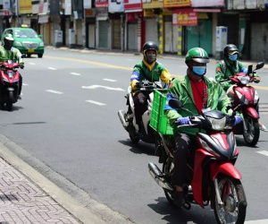 Hãng xe công nghệ ăn dày phí và chiết khấu, tài xế ngày thêm 'còng lưng'