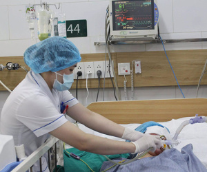 Cô gái Hà Nội hôn mê sâu sau điếu thuốc lá điện tử bạn mời