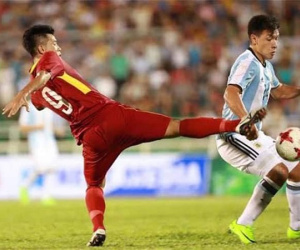 VIDEO: Tân binh 55 triệu Euro của MU từng bị Đức Chinh biến thành trò hề