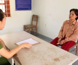 Trong lúc chờ xử tội đánh bạc, đột nhập nhà hàng xóm trộm tiền vàng