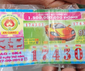 Chàng trai nghèo mồ côi cha mẹ trúng độc đắc, tự tát vào mặt thấy đau mới dám tin có 3 tỷ đồng về tay