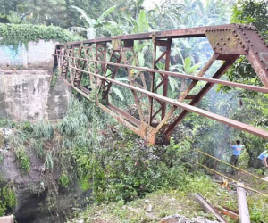Ngồi chơi trên cầu cũ, 8 thiếu niên Philippines thiệt mạng