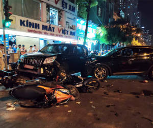 Nguyên nhân ban đầu vụ 4 ôtô tông liên hoàn loạt xe máy ở Hà Nội