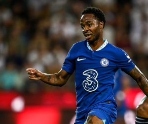 Có bàn ra mắt Chelsea, Sterling vẫn mang danh 'chân gỗ'