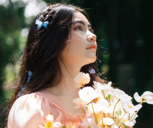 Con gái thứ 2 của MC Quyền Linh lớn phổng phao, xinh như nàng thơ ở tuổi 14